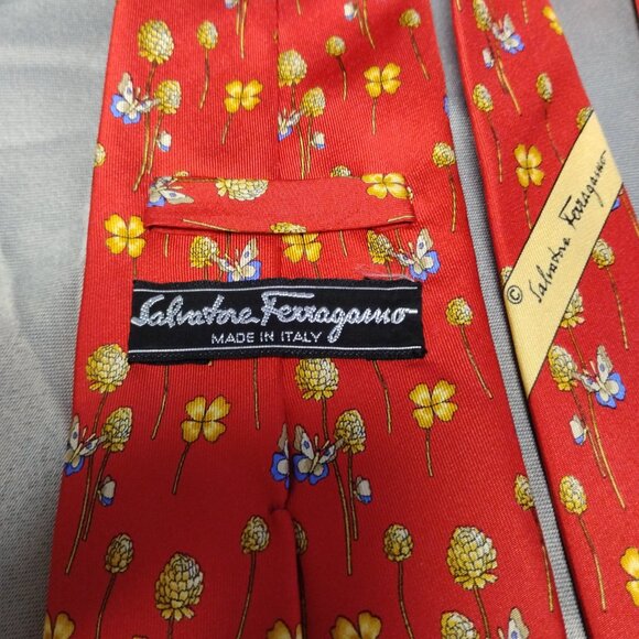 ❤️NWOT SALVATORE FERRAGAMO Red Butterfly Theme Silk Necktie Tie - Picture 4 of 7
